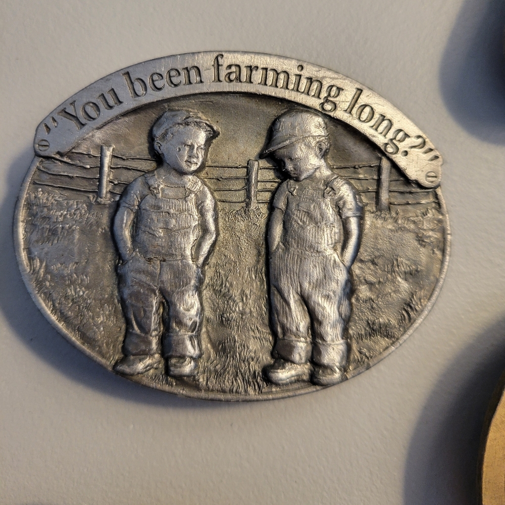 Men's Oval Farm Scene Belt Buckle in Silver